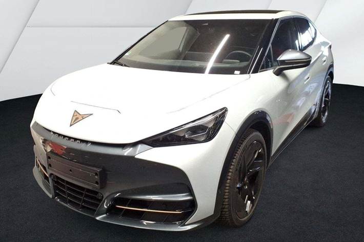 Hvid Cupra Tavascan fra 2025 set udefra