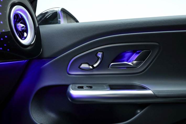 Sort Mercedes CLA250+ fra 2025