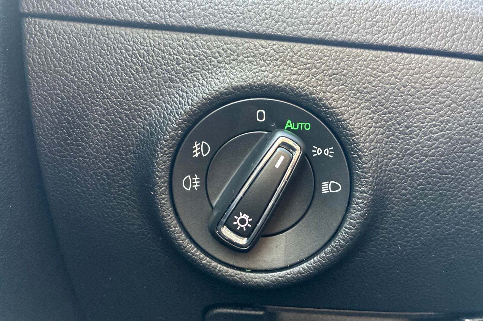 Sort Skoda Superb fra 2021