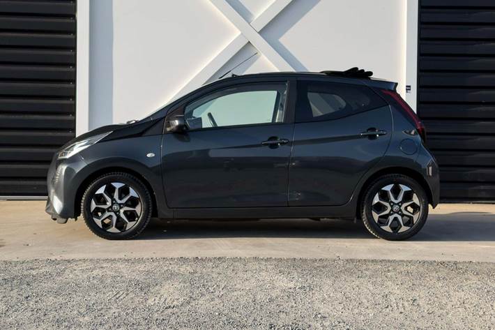 Grå Toyota Aygo fra 2021