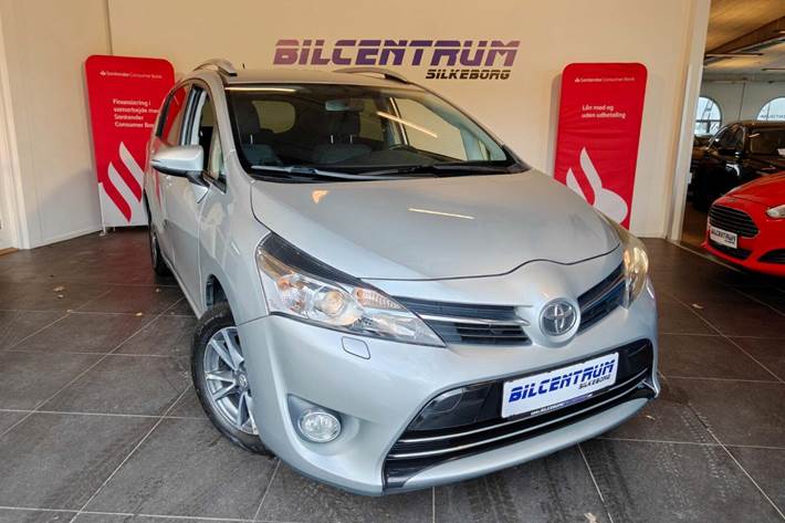 Grå Toyota Verso fra 2014