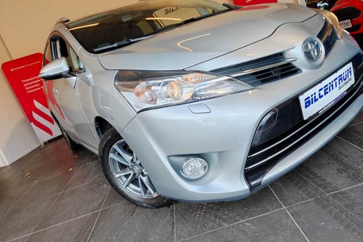 Grå Toyota Verso fra 2014