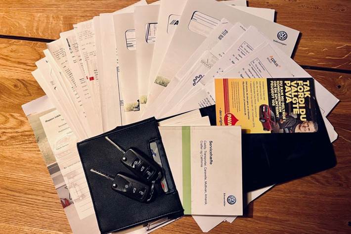 Grå VW Caddy fra 2011