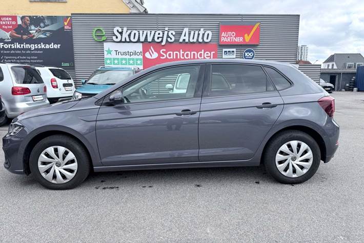 Grå VW Polo fra 2022