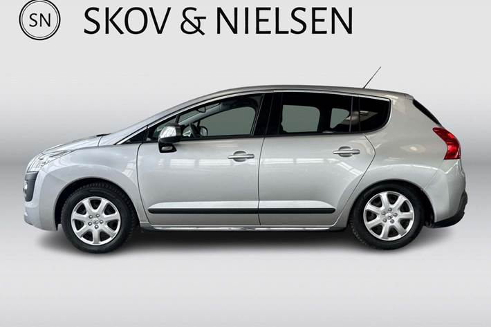 Sølv Peugeot 3008 fra 2010