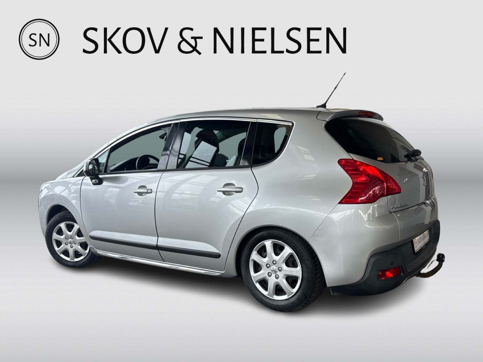 Sølv Peugeot 3008 fra 2010
