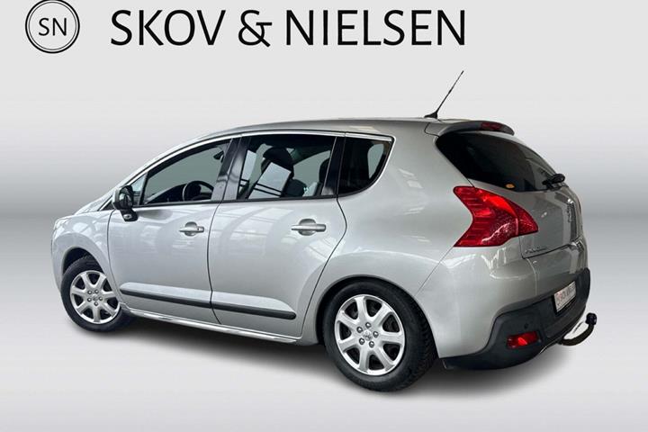 Sølv Peugeot 3008 fra 2010