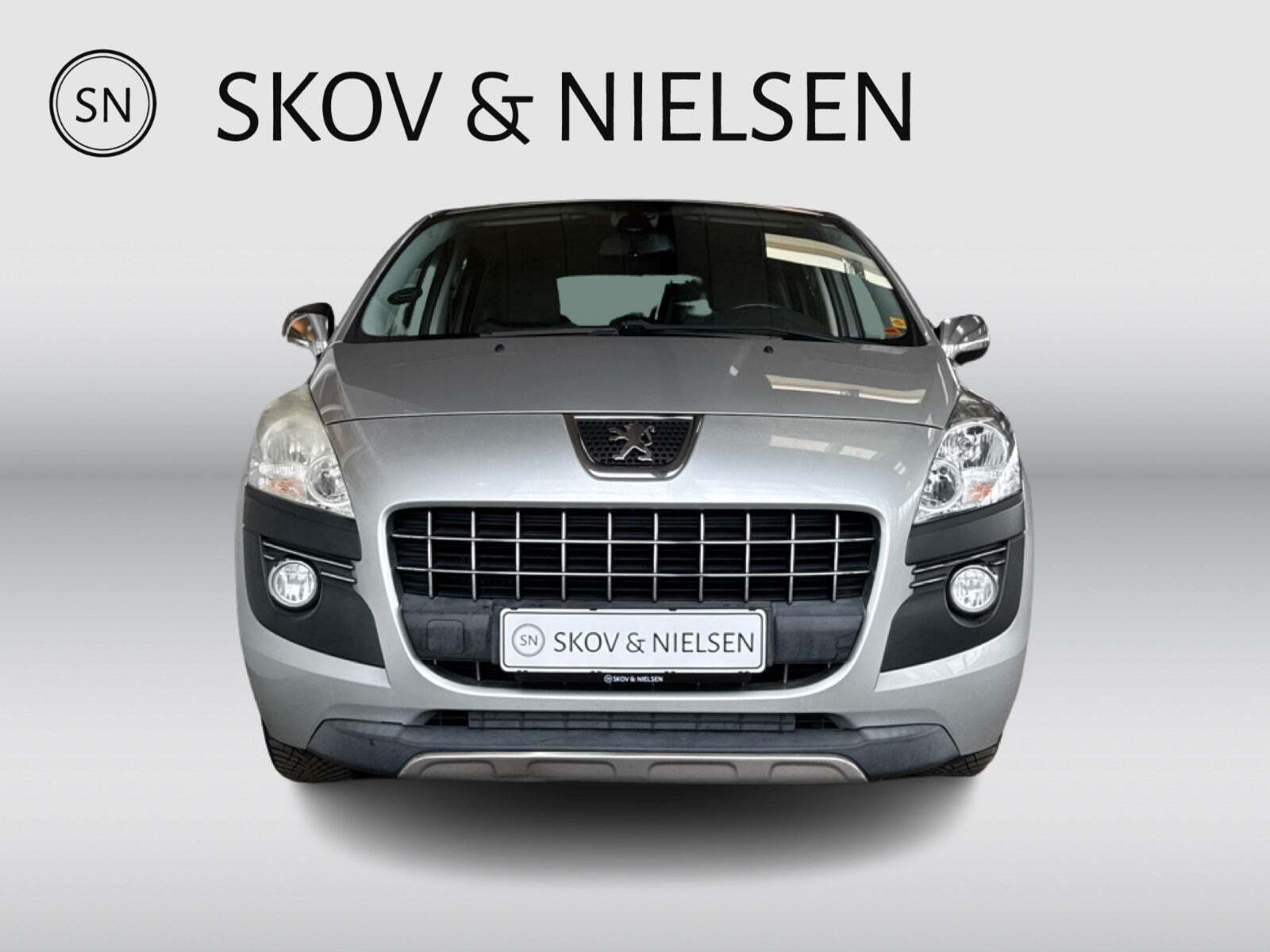 Sølv Peugeot 3008 fra 2010