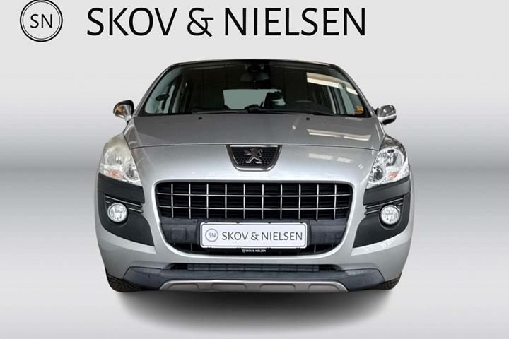 Sølv Peugeot 3008 fra 2010