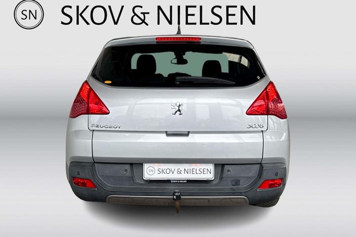 Sølv Peugeot 3008 fra 2010