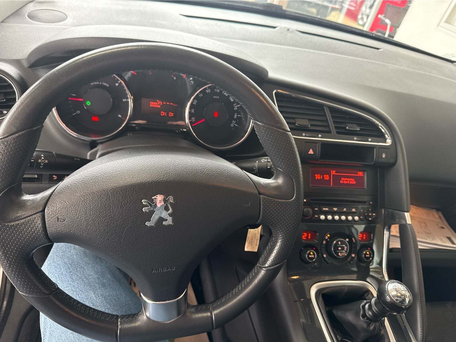 Sølv Peugeot 3008 fra 2010