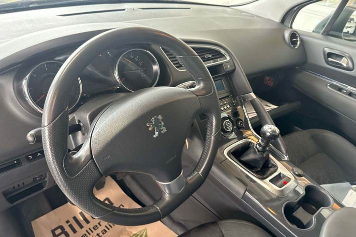 Sølv Peugeot 3008 fra 2010