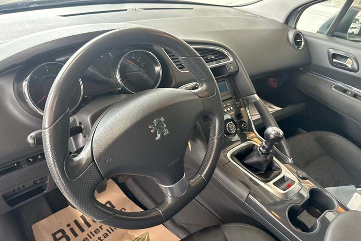Sølv Peugeot 3008 fra 2010