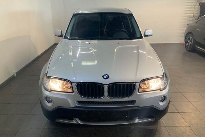 Sølv BMW X3 fra 2007