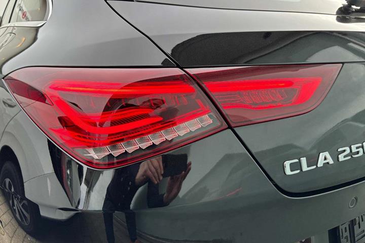 Sort Mercedes CLA250 e fra 2021