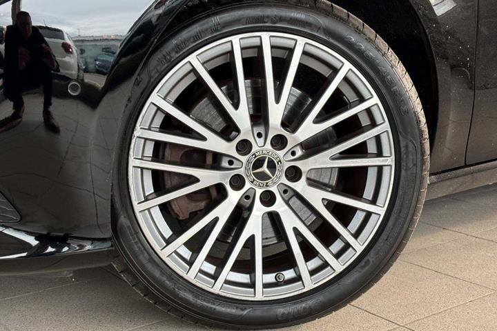 Sort Mercedes CLA250 e fra 2021