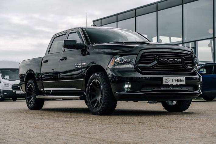 Sort Dodge RAM 1500 fra 2018