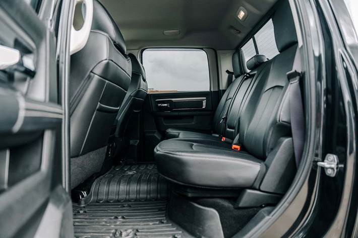 Sort Dodge RAM 1500 fra 2018