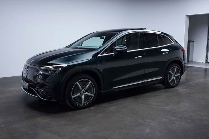 Grøn Mercedes EQE350 SUV fra 2025