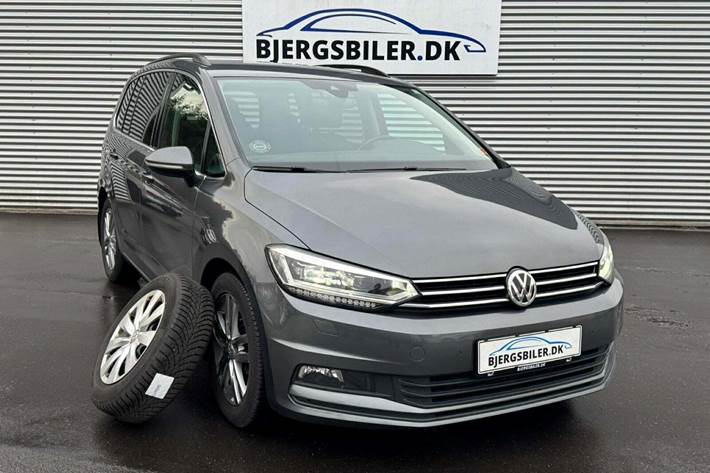 Grå VW Touran fra 2020