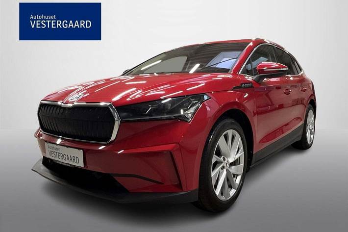 Rød Skoda Enyaq fra 2022 set udefra