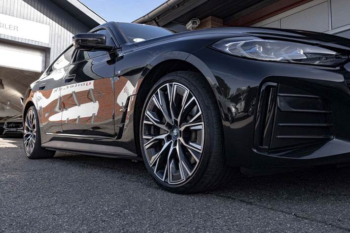 Sort BMW i4 fra 2023