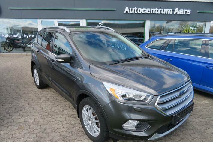 Grå Ford Kuga fra 2017