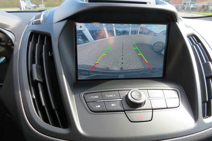 Grå Ford Kuga fra 2017