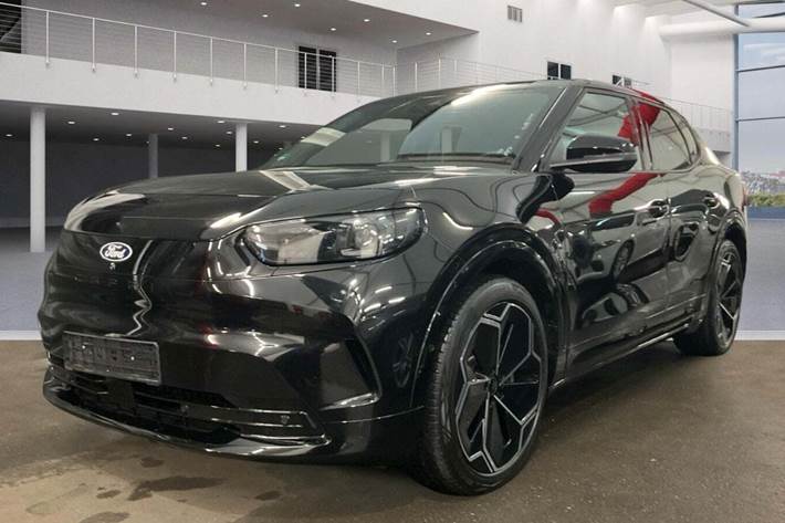 Sort Ford Capri fra 2025