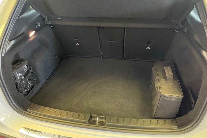 Hvid Mercedes GLA250 e fra 2022