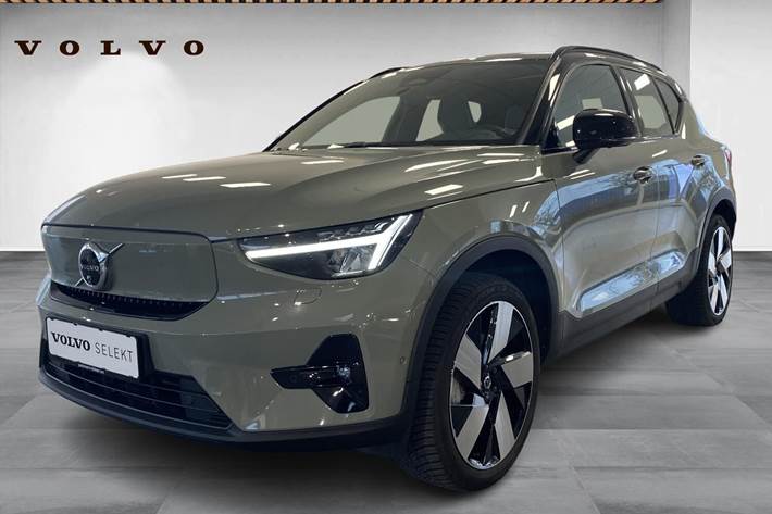 Grøn Volvo XC40 fra 2023 set udefra