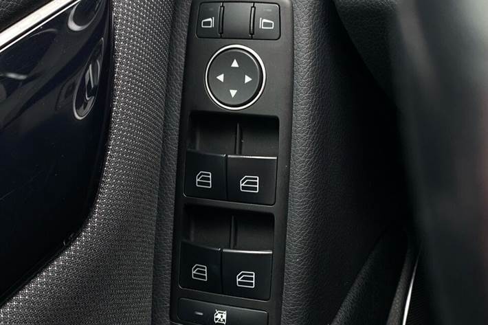 Sort Mercedes C180 d fra 2013