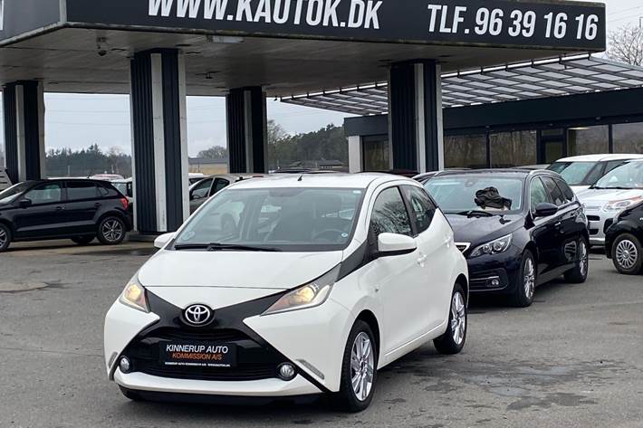 Hvid Toyota Aygo fra 2014