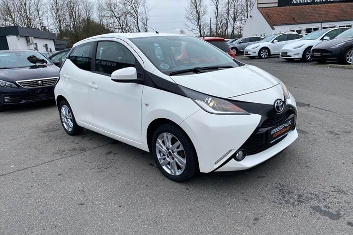 Hvid Toyota Aygo fra 2014