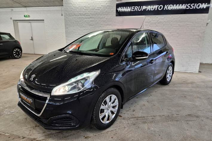 Sort Peugeot 208 fra 2018 set udefra