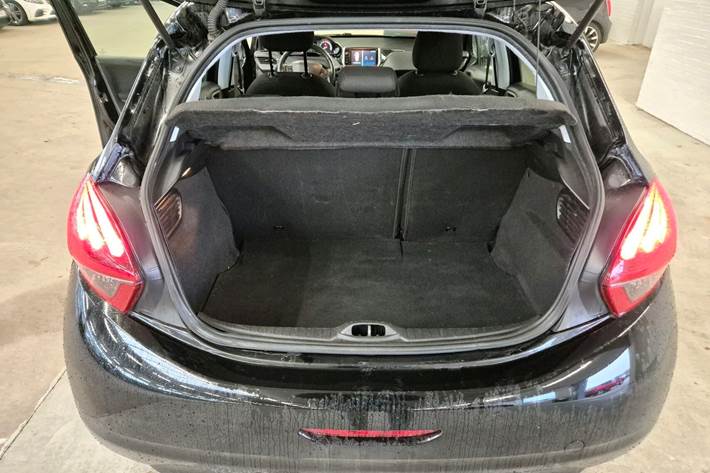 Sort Peugeot 208 fra 2018