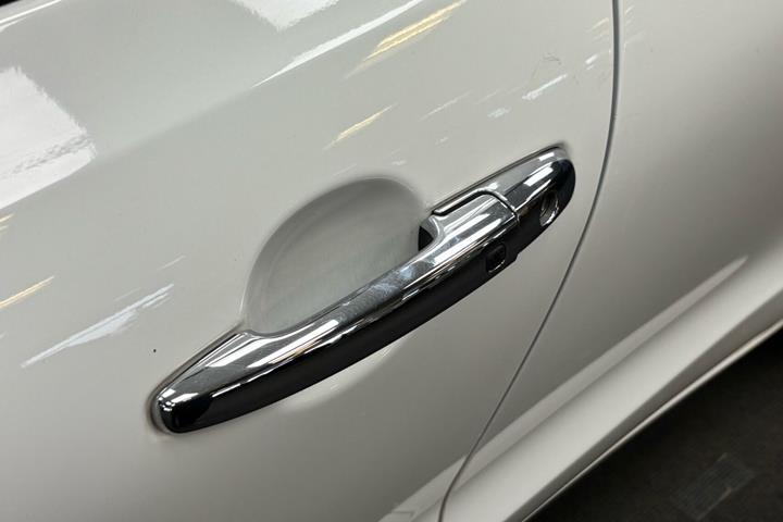Hvid Suzuki Baleno fra 2019