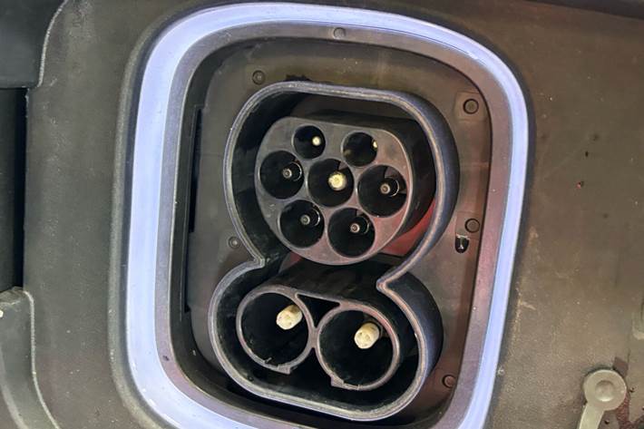 Rød Hyundai Kona fra 2023