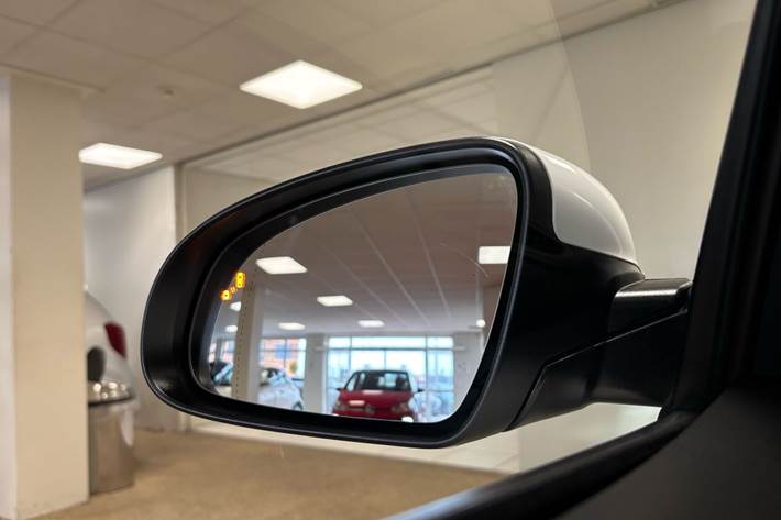 Hvid Hyundai Kona fra 2023