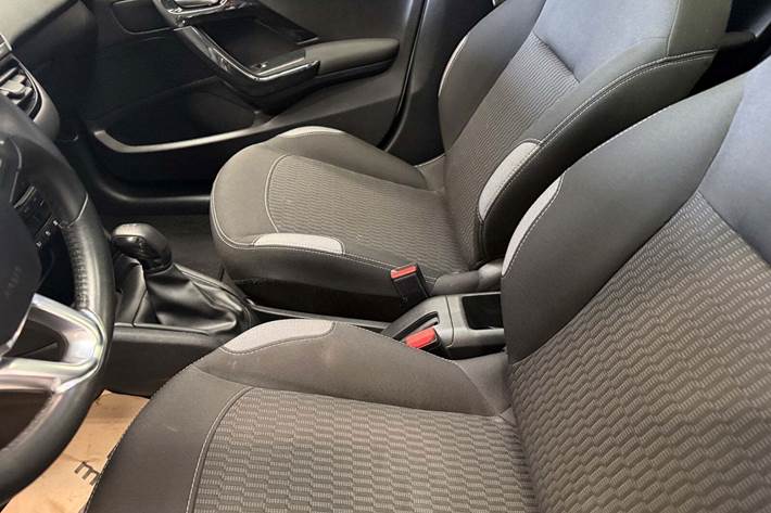 Hvid Peugeot 208 fra 2017