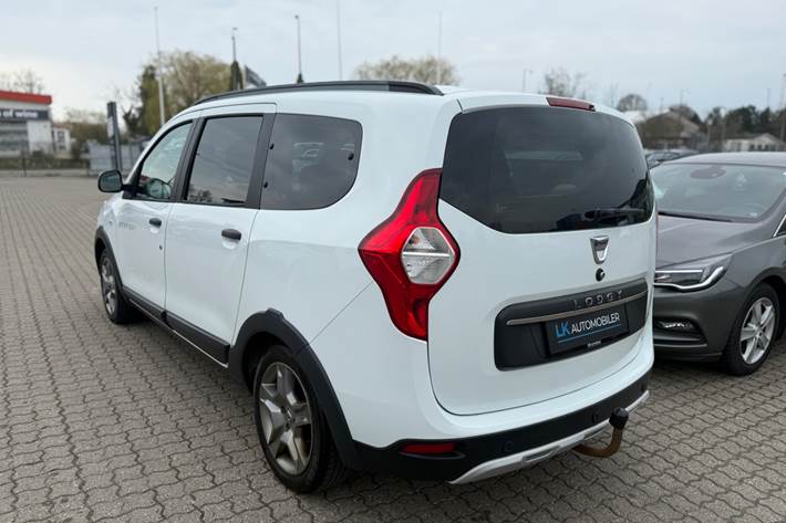Hvid Dacia Lodgy Stepway fra 2018