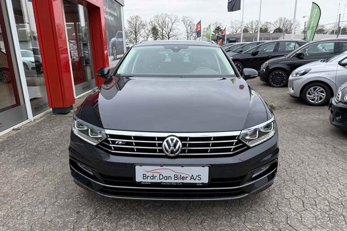 Grå VW Passat fra 2018
