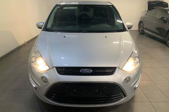 Sølv Ford S-MAX fra 2012