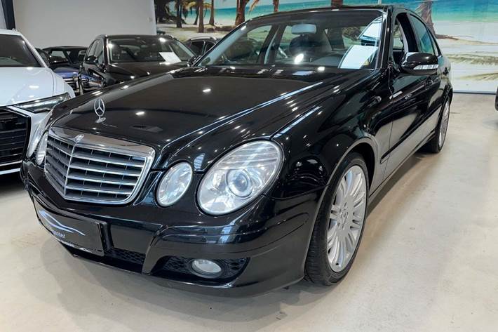 Sort Mercedes E280 fra 2007
