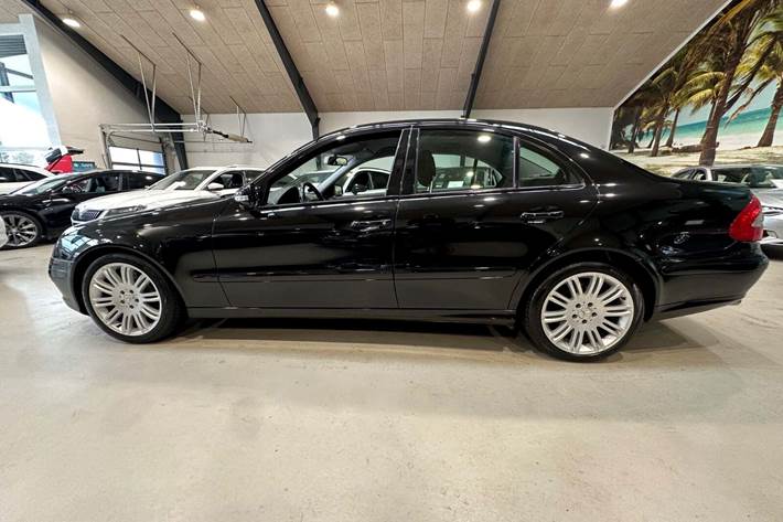 Sort Mercedes E280 fra 2007