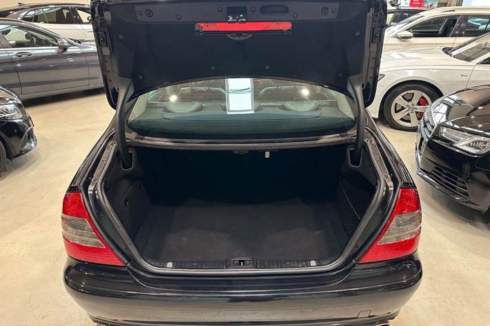 Sort Mercedes E280 fra 2007