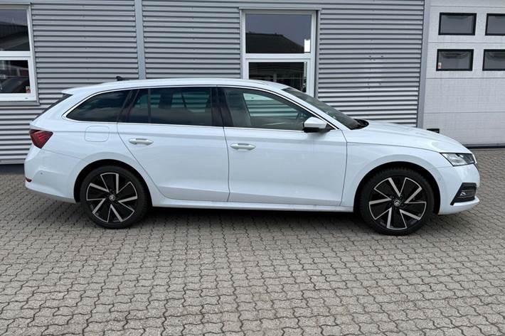 Hvid Skoda Octavia fra 2021