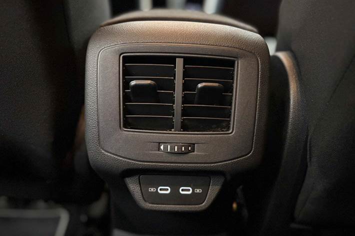 Sølv VW T-Roc fra 2023