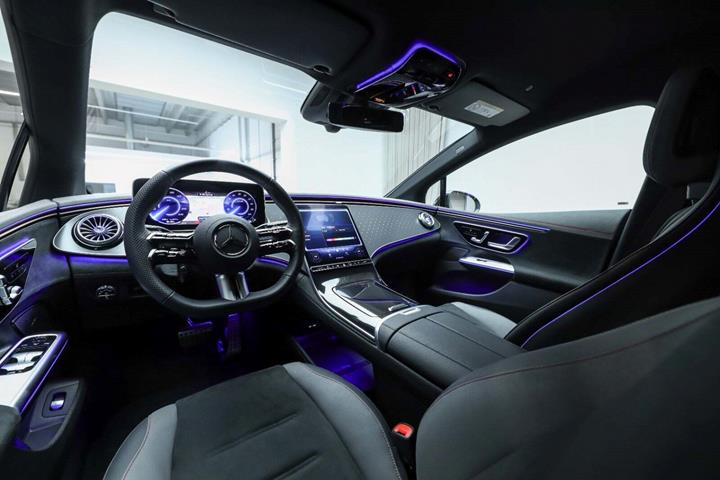 Sort Mercedes EQE350+ fra 2026