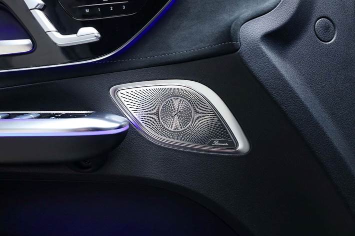 Sort Mercedes EQE350+ fra 2025